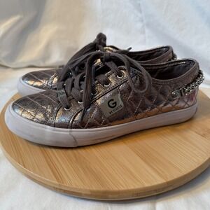 G GUESS Backerett Metallic Pewter Quilted Chain Sneakers Womens 8M GGBACKERETT